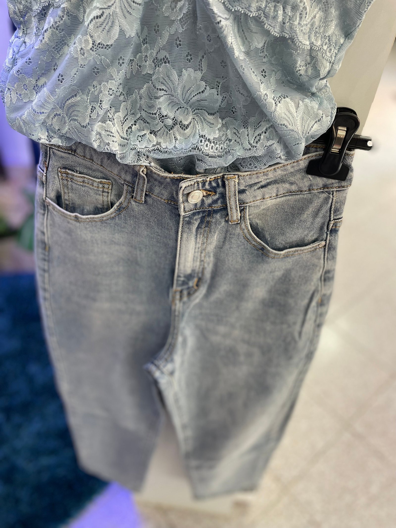 Jeans Balloon Lavaggio Chiaro – Cuciture Beige